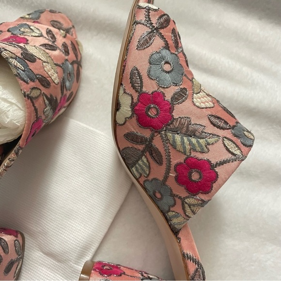 Stuart Weitzman Floral Embroidered Pumps - Picture 4 of 8